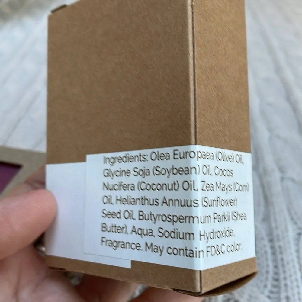 NWT Distinctive Artisans Hand-Crafted Soaps lot of 2. Red Apple Tango/Bamboo Mud